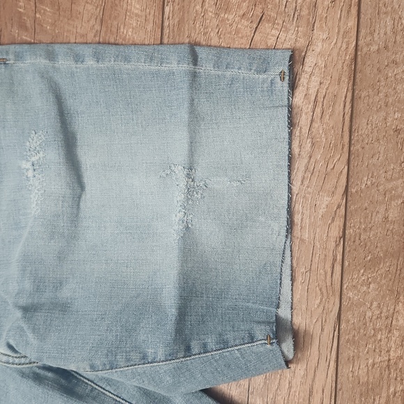 Amazon Essentials Men's Straight-Fit 9" Inseam Cut-Off Denim Short - Picture 3 of 8